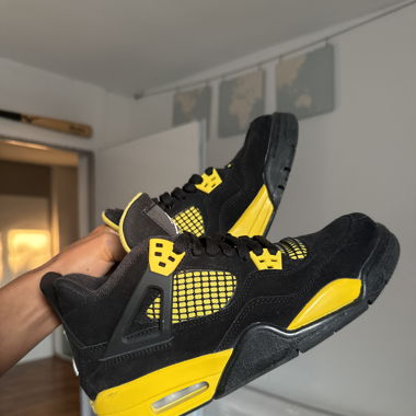 Jordan 4 Retro Thunder