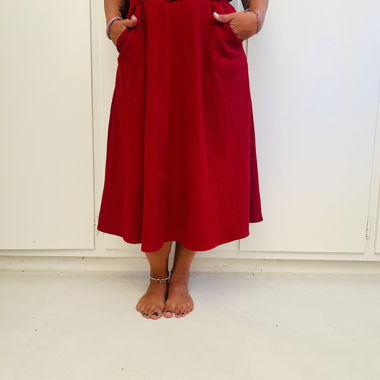 Gonna rossa midi con cintura