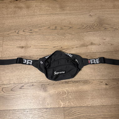 Supreme Bauchtasche zu verkaufen