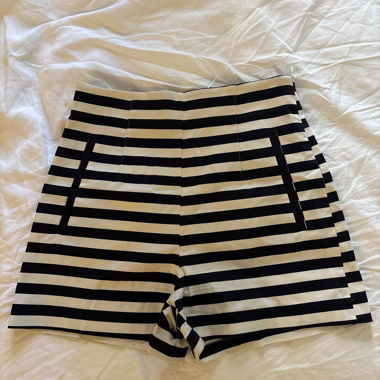 Shorts a righe bianche e blu 