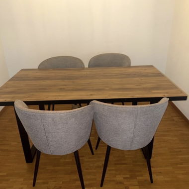 Table à manger en bois, 4 chaises de salle à manger rembourrées gris