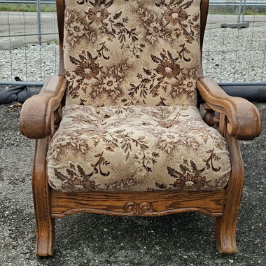 Fauteuil vintage en bois fleuri