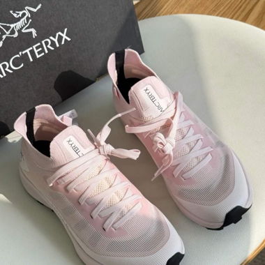 Arc'teryx Norvan SL Laufschuhe in Hellrosa