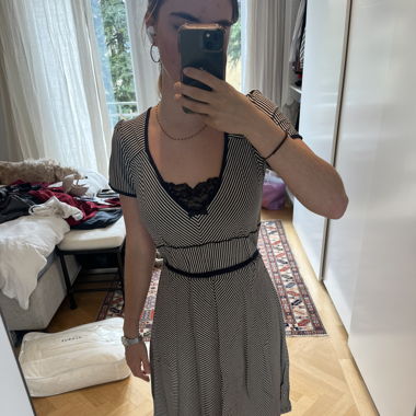 Gestreiftes Kleid