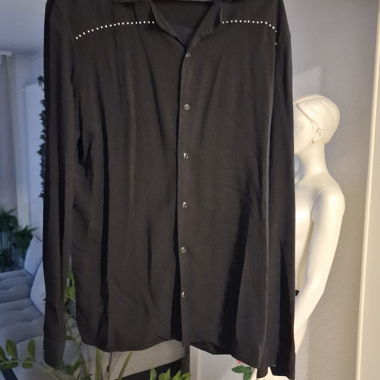 Black shirt