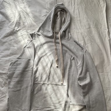 Sweet à capuche gris oversize