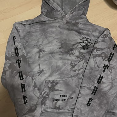 Hoodie gris/noir avec imprimé