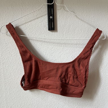 Haut de bikini côtelé rouille Urban Outfitters 