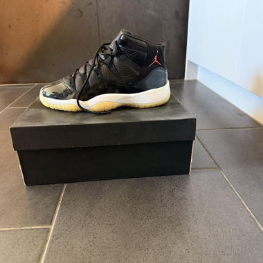 Jordan 11 72-10 size 6.5Y