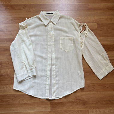 Blouse Dazy crème avec manches à découpes