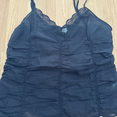 Top  in pizzo nero