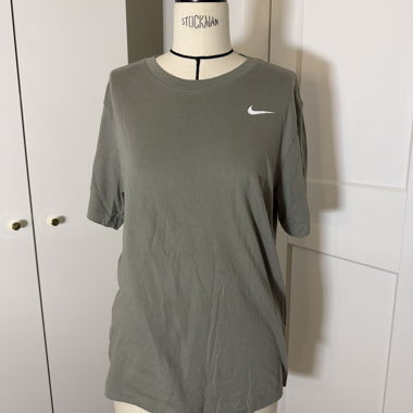 Nike T-Shirt grau