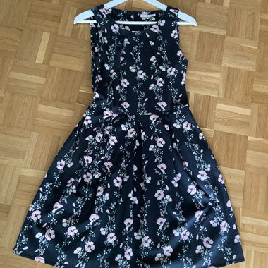 Blumenmuster Kleid