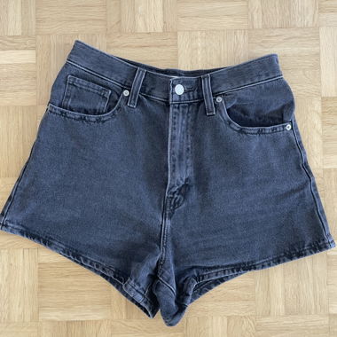 Short Levi's a vita alta stile mom Gr. 27