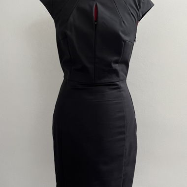 Schwarzes Slim-Fit Kleid