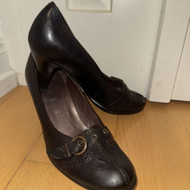Décolleté Gabor in pelle marrone con cinturino