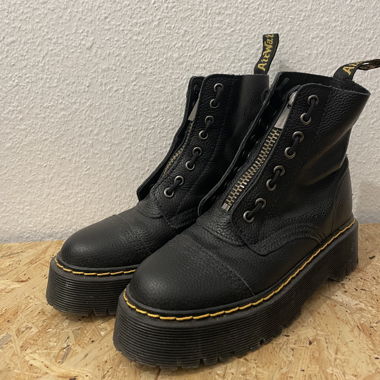 Dr.  Martens Sinclair
