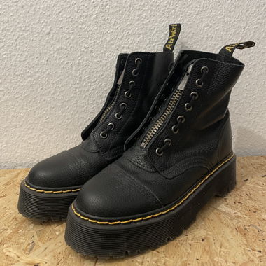 Dr.  Martens Sinclair
