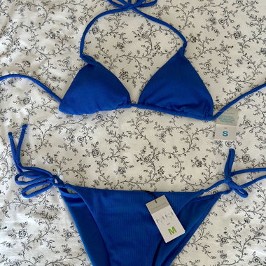 Blauer zweiteiliger Bikini