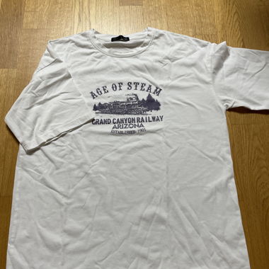 T-shirt grafica bianca