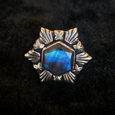 Anello con labradorite blu