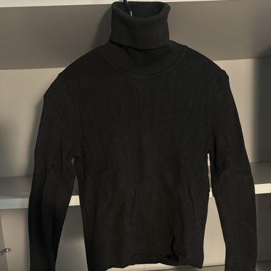Col roulé noir de chez Zara