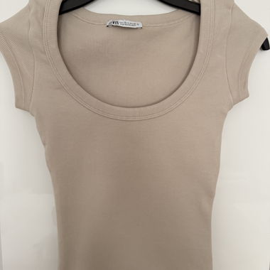 Beige fitted waist top