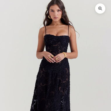 schwarzes Kleid