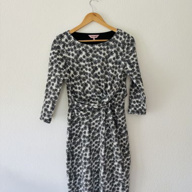 Robe Phase Eight à motif floral