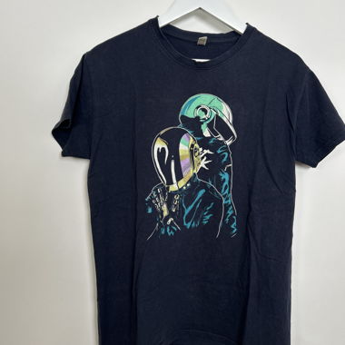 Grafisches schwarzes T-Shirt