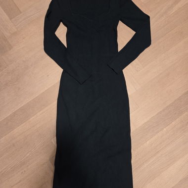dunkel grünes Langarmkleid