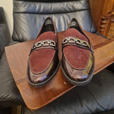 Mocassins avec chaîne, taille 42