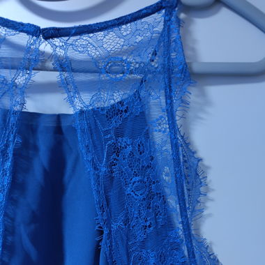 Abendkleid mit tiefem Spitzenrücken