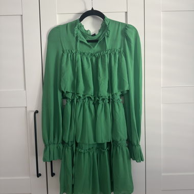 Grünes Volant-Kleid