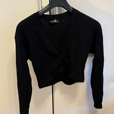 Kurzer schwarzer Cardigan