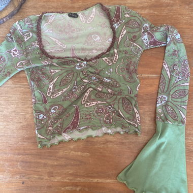 Top floral vert manche longue