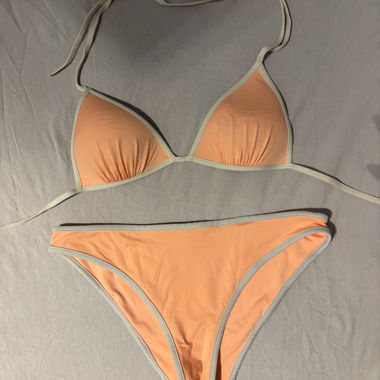 Bikini arancione con bordi grigi
