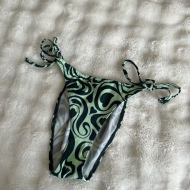 Slip da bikini verde con motivo