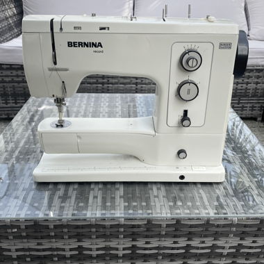 Machine à coudre Bernina avec accessoires