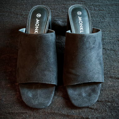 Schwarze Sandalen Monki 