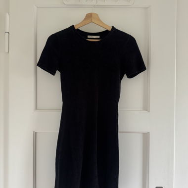 Schwarzes Kurzarmkleid in Cord