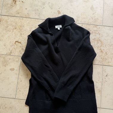 COS schwarzer Wollpullover