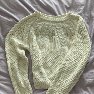 Weißer Strickpullover