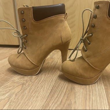 Stiefeletten Gr.39 in Beige mit Absatz!