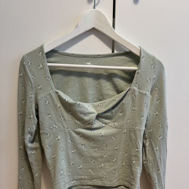 Langarmshirt mit Blümchen von Hollister