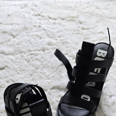 Buffalo Plateau-Sandalen mit hohen Absätzen