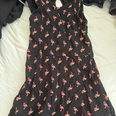 Süßes Flamingokleid