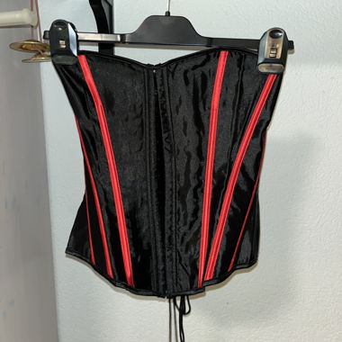 Corsetto rosso e nero