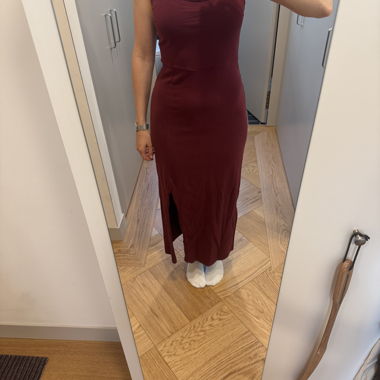 Bordeauxfarbenes Maxikleid