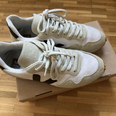 Sneakers Veja SDU REC bianco/nero/naturale EU44